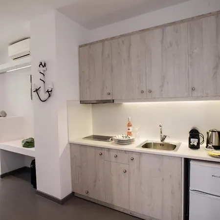 Jonaz Suites *
